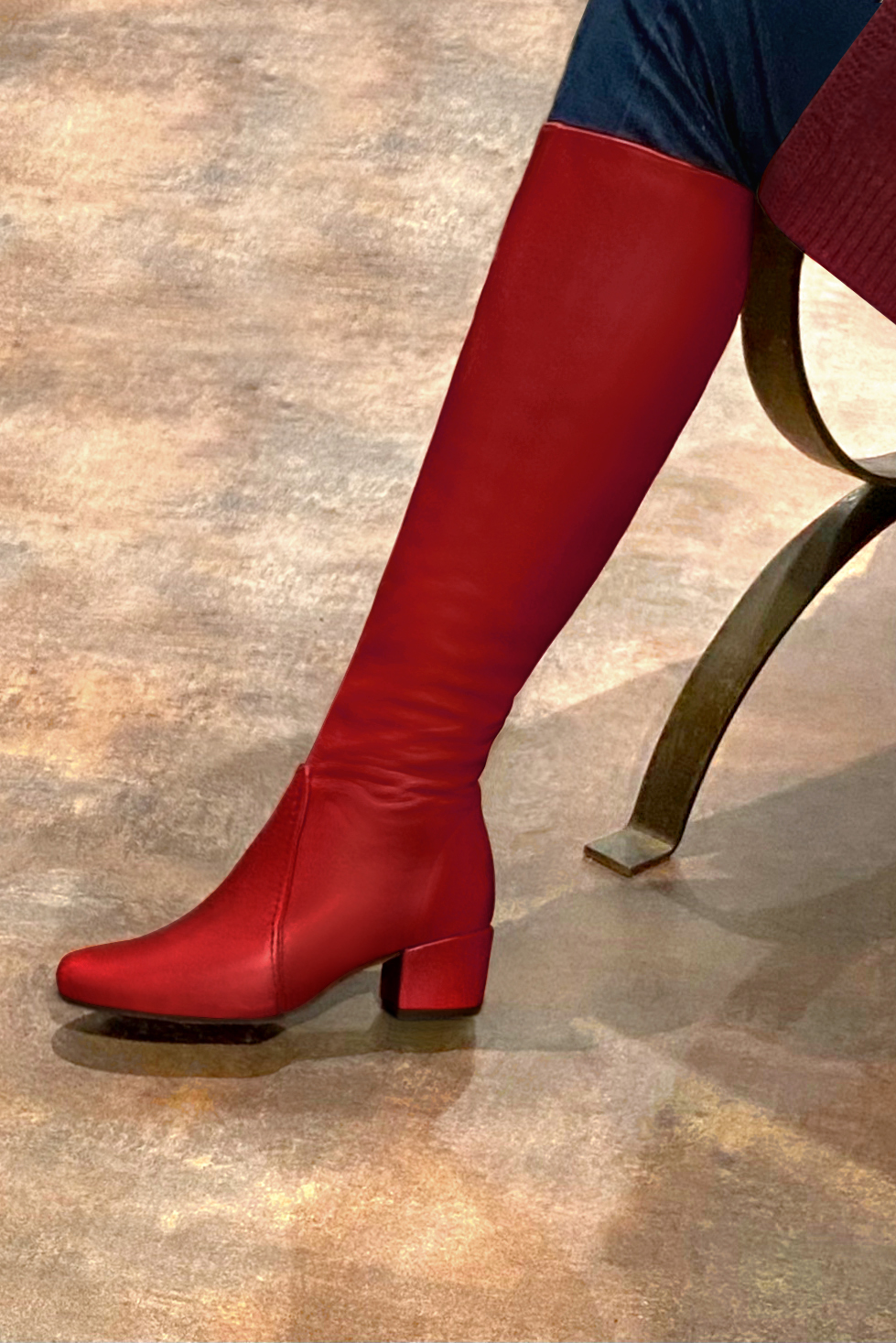 Scarlet red women's feminine knee-high boots. Round toe. Low block heels. Made to measure. Rear view - Florence KOOIJMAN